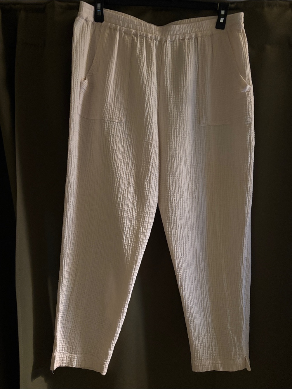 Barefoot Dreams Malibu Collection Cream Textured Elastic-Waist Joggers